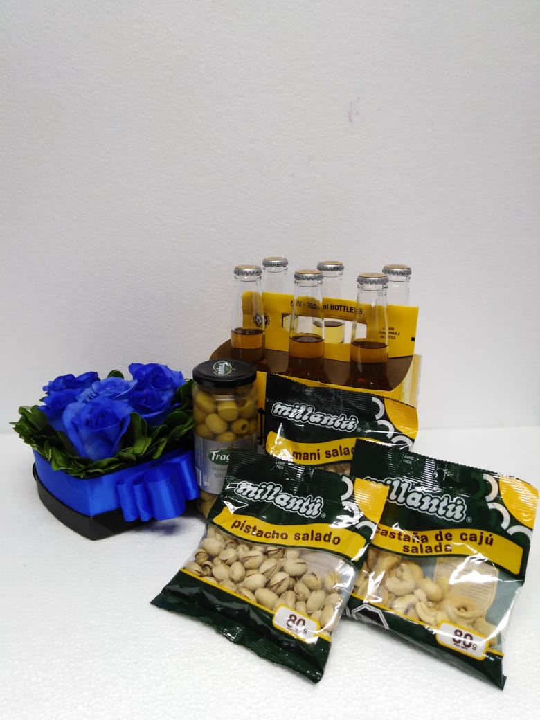 6 Rosas Azules en Caja Coraz�n + Mani + Aceitunas + Casta�a y Cervezas 
